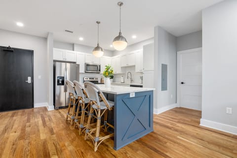 Private kitchen | Fridge, microwave, oven, stovetop