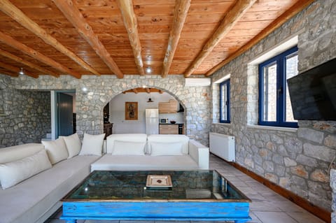 Manousaki,serene villa,pool,Near taverns,Crete,Greece