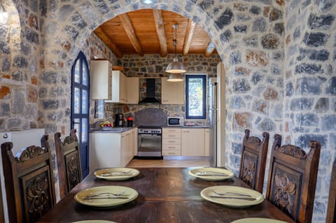 Petritis,serene villa,pool,Near taverns,Crete,Greece