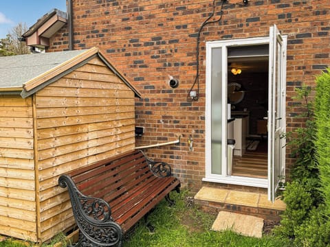 Exterior | Pennies Retreat, Glossop