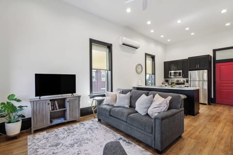 Living Room | Free WiFi | Smart TV | Central A/C | Board Games & Books