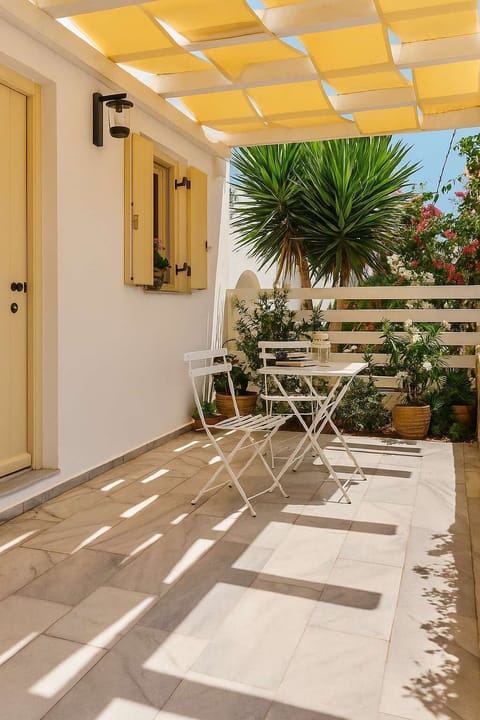 Entrance of the suite - Patio of Pigeons suite