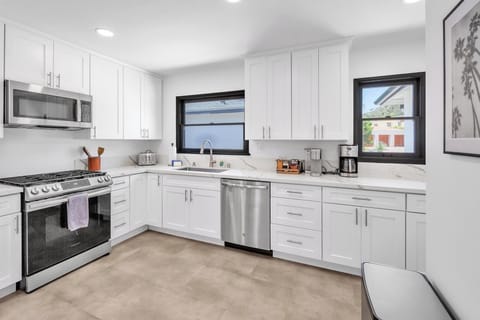 A beautiful, fully equipped kitchen.