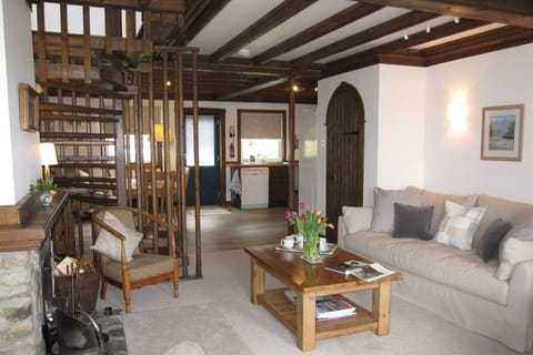 Jura Cottage living area