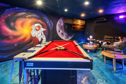 Space Themed Game Room! Foosball! Board Games! Arcade! Large Flat Screen TV!