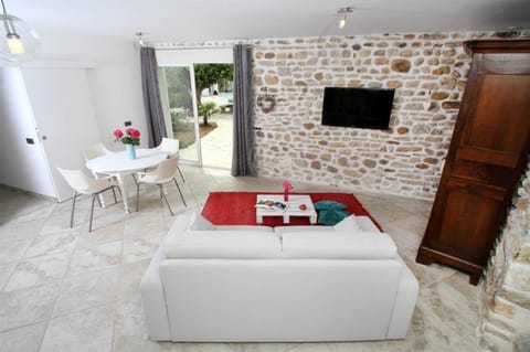 location saisonniere piscine spa calme detente nature parc riviere gard occitanie gite_de_charme art riviere serenite chic luxe design