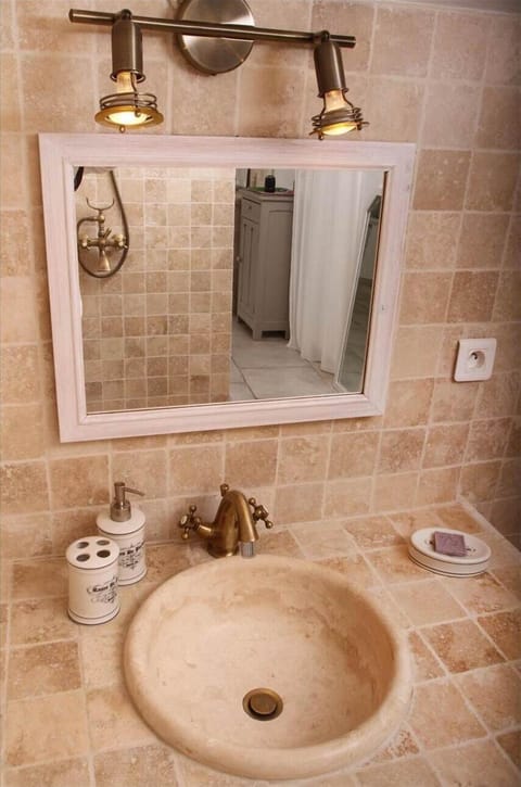 location saisonniere piscine spa calme detente nature parc riviere gard occitanie gite_de_charme art riviere serenite