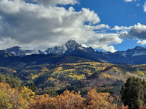 Great neighborhood views!