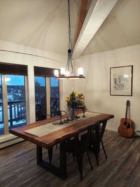 Dining room with space for 6