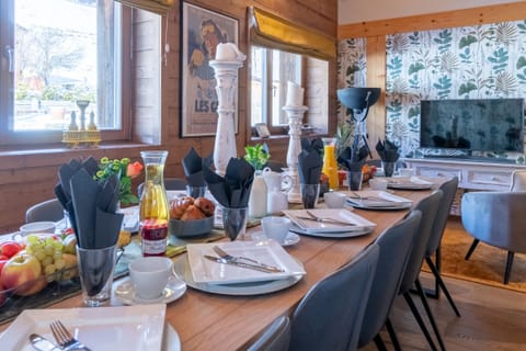 Dining room with seating for 12 Guests