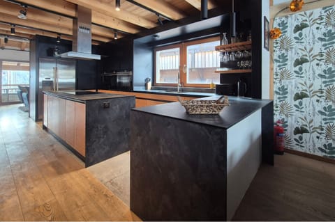 Fully fitted kitchen with quality appliances