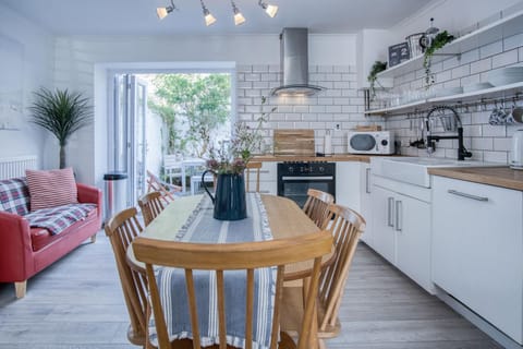 Norton Cottage - 3 Bedroom Cottage - Tenby (26530)