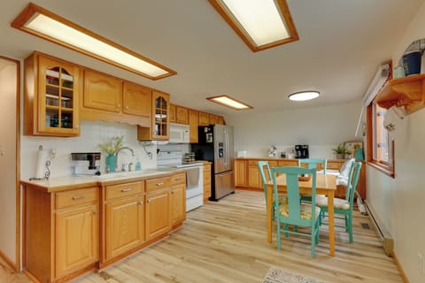 Kitchen | Cooking Basics | Spices | Garbage Disposal | High Chair