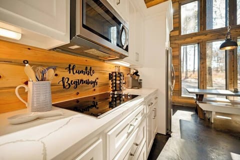 Dining area adjacent to the Kitchen
