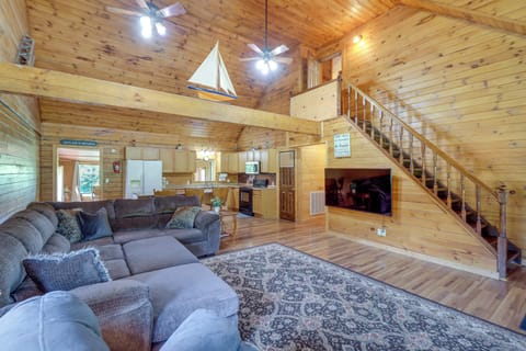 Living Room | Smart TV | Central A/C