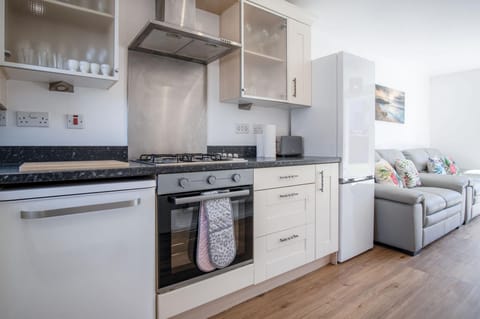 Swn Y Mor - 4 Bedroom Holiday Home - Llanelli (3362)