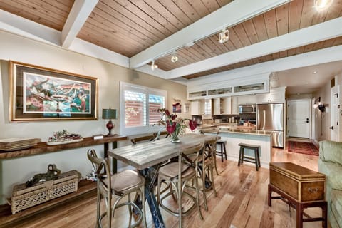 Dining room, kitchen island