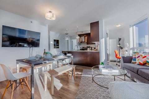 Seamless Sophistication: Modern Living, Dining, and Cooking Spaces in Perfect Harmony