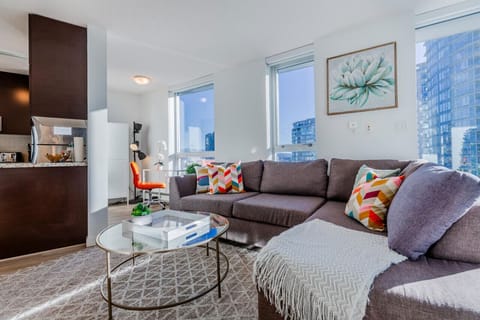 City Serenity: Where Modern Comfort Meets Urban Energy in Downtown Vancouver