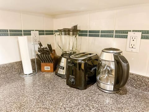 Kitchen is equipped with full knife set, high power blender, toaster and kettle