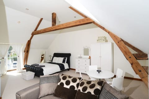 Le Soleil bedroom suite