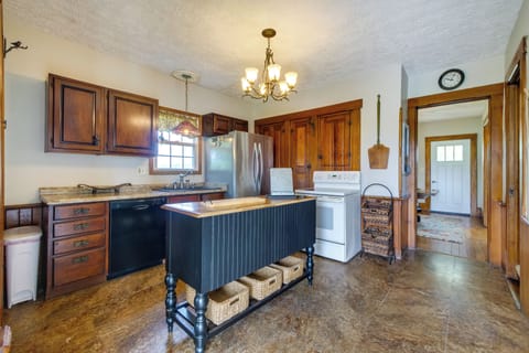 Kitchen | 1st Floor | Dishwasher | Cooking Basics