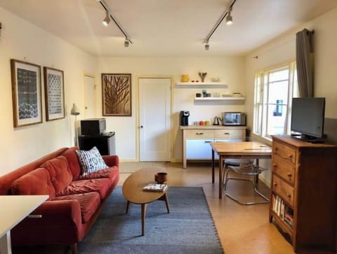 Living area | Smart TV, books, stereo, computer monitors