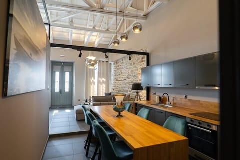 Fully-equipped kitchen