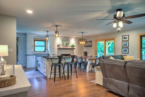 Living Area - Open Floor Plan