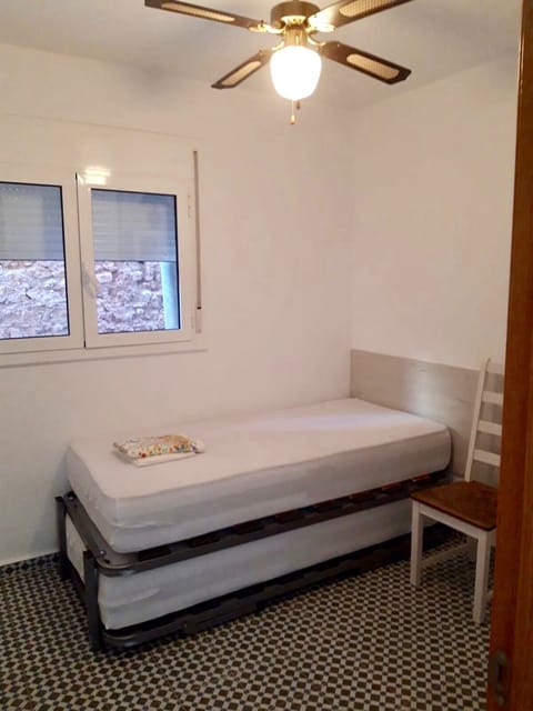 3 bedrooms, iron/ironing board, bed sheets