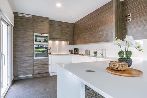 Open and fully equipped kitchen