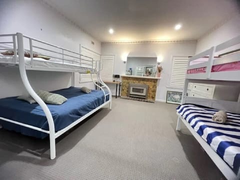 4 bedrooms, WiFi, bed sheets