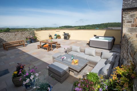 Fell End - sheltered courtyard providing a private space for guests