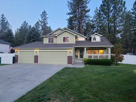 HOME IS CONNECTED- to Riverside State Park. Private Access to Park in backyard.