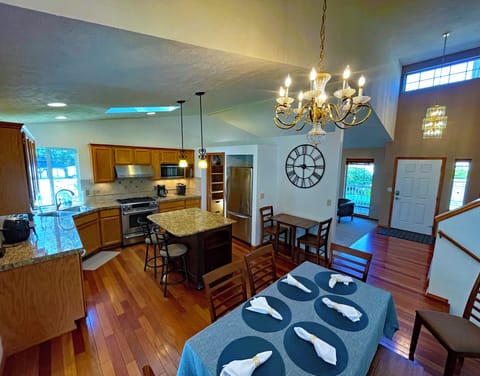 Great food prep. and serving Island. Tables can be combined to seat 10 persons.