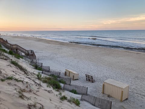 Beach nearby, sun loungers, beach towels