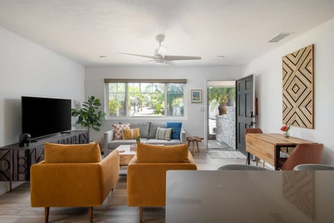 Let the coastal breeze flow from the kitchen through the living room.