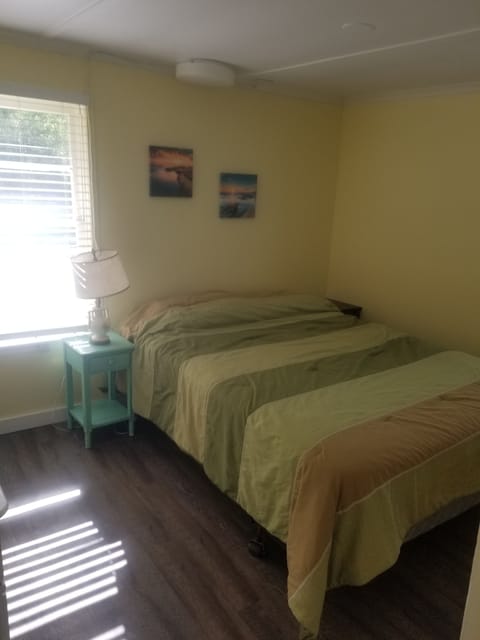 3 bedrooms, iron/ironing board, bed sheets