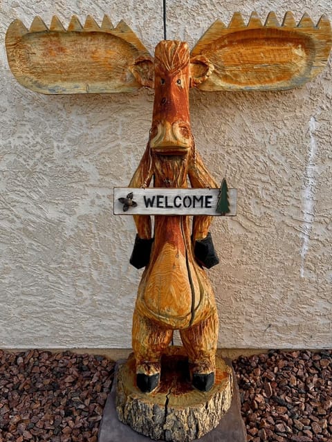 Grumpy Gus is our welcoming committee. Take a pic with him & post it. ;-)