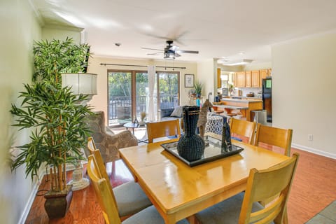 Dining Area | Dishware & Flatware Provided