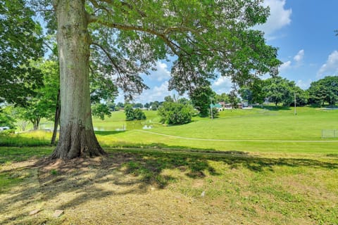 Walk to Piddle Park & Lake Polliwog