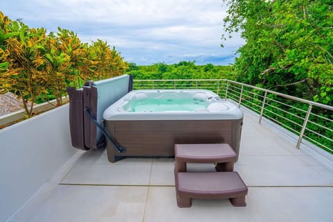 Outdoor spa tub