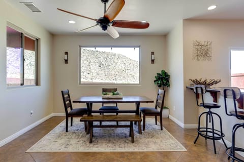 Dining Area | Dishware & Flatware Provided