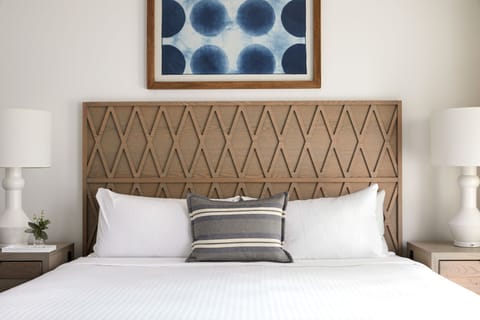 Unit with 1 King size bed with Garden View