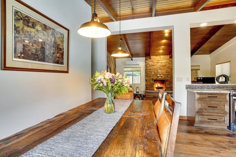 Dining Area | Dishware/Flatware Provided