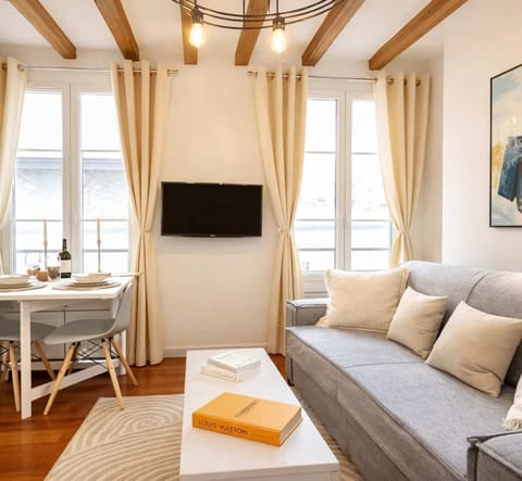 Perfect living room for families and friends, with TV and Wi-Fi