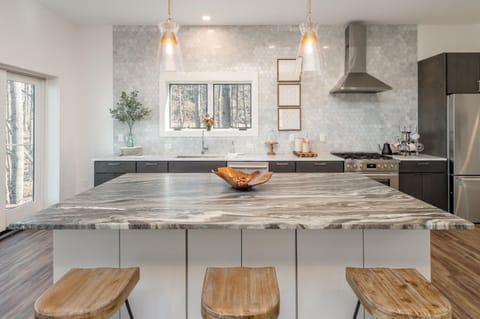 Gorgeous new kitchen to enjoy!