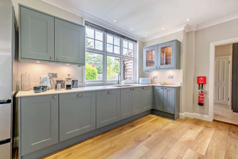 Fosseside House Kitchen - StayCotswold