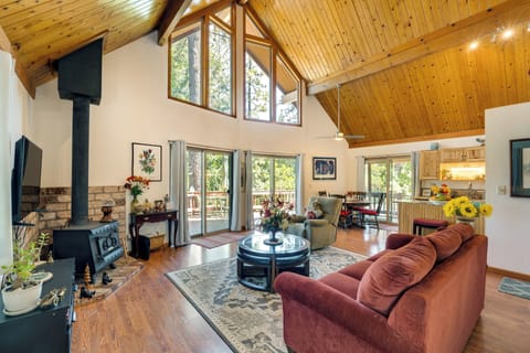 Groveland Vacation Rental | 2BR | 2BA | 1,248 Sq Ft | Stairs Required