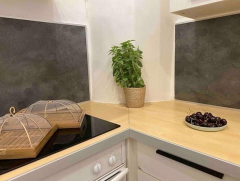 tremendous selection of cafes just outside the front door or a caprese salad @ H